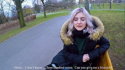 Calidum cum pecunia alieni absorbet - blowjob in parco ab Eva Elfie